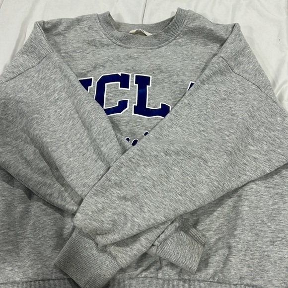 Grey crew neck/ nice materials - Picture 4 of 5